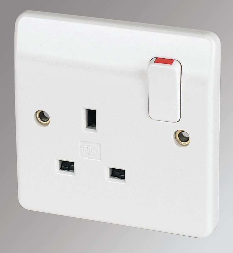 MK Logic Plus 13A 1-Gang DP Switched Plug Socket White Reviews