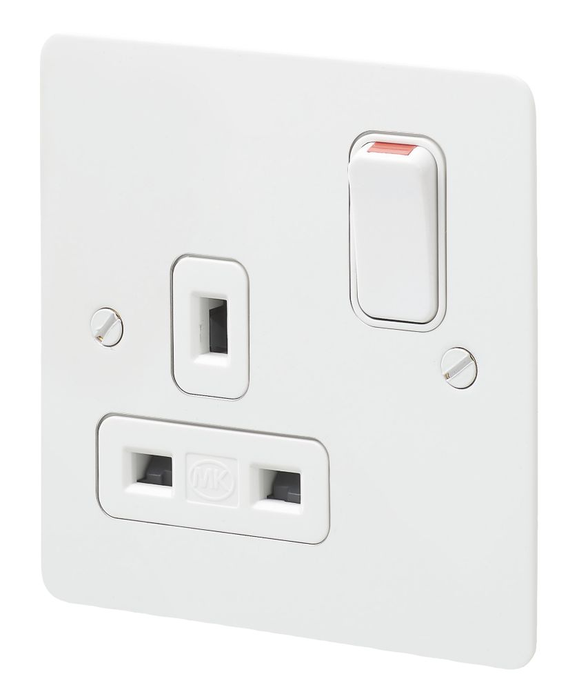 MK Edge 13A 1-Gang DP Switched Plug Socket White with White Inserts Reviews