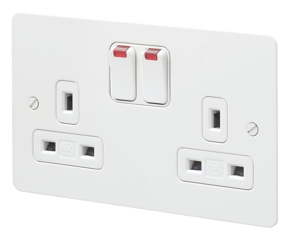 MK Edge 13A 2-Gang DP Switched Plug Socket White with Neon with White Inserts Reviews