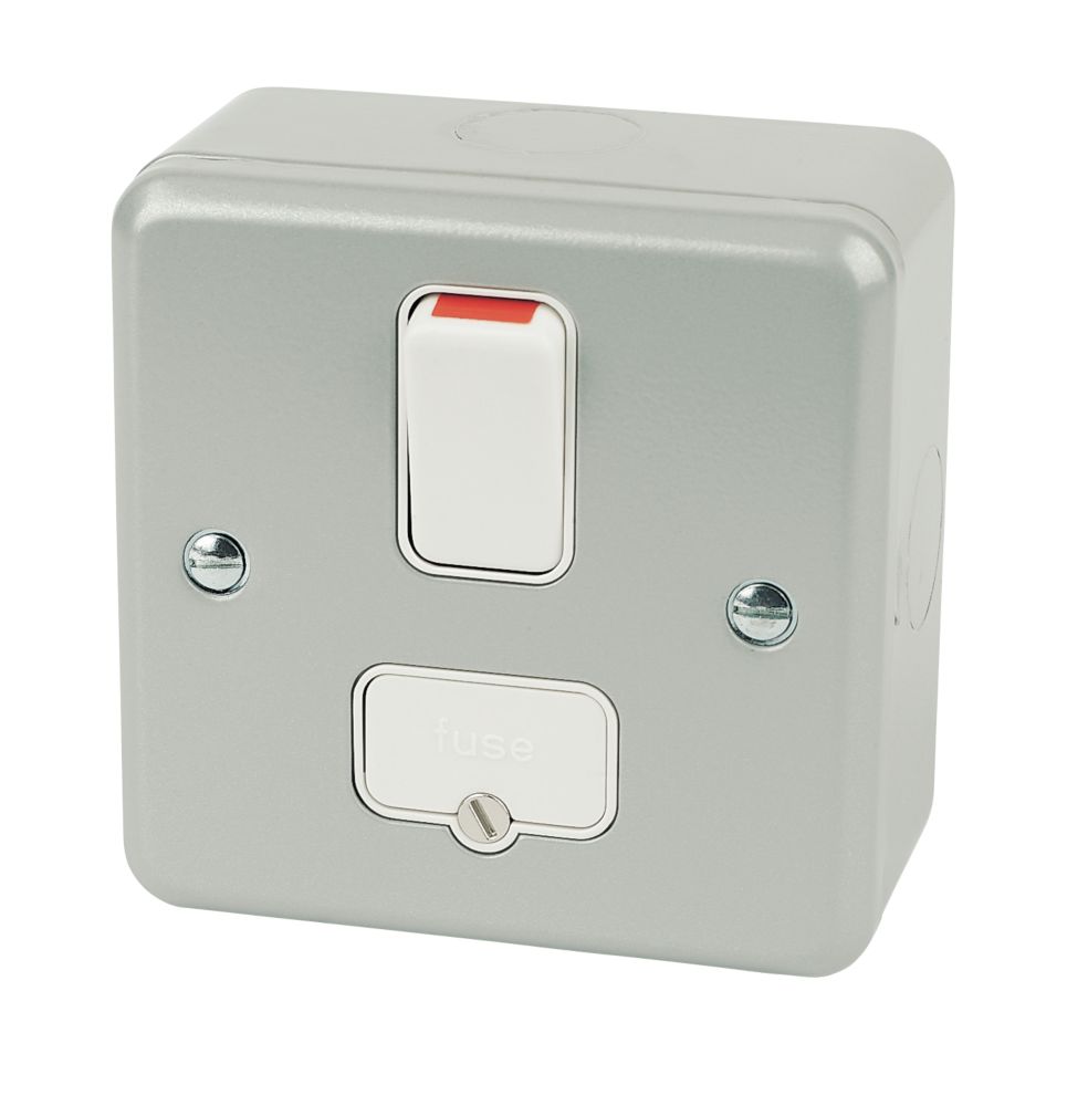 MK Metalclad Plus 13A Switched Metal Clad Fused Spur with White Inserts Reviews