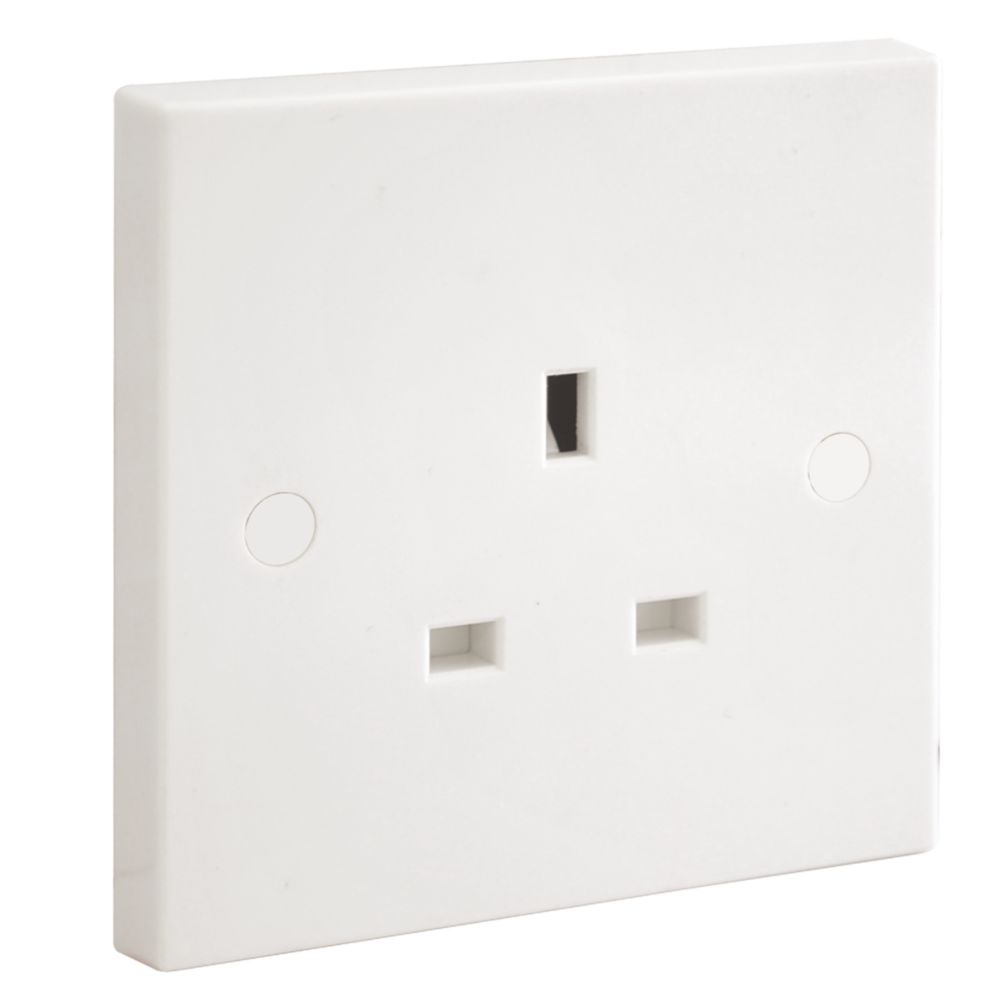 British General 900 Series 13A 1-Gang Unswitched Plug Socket White