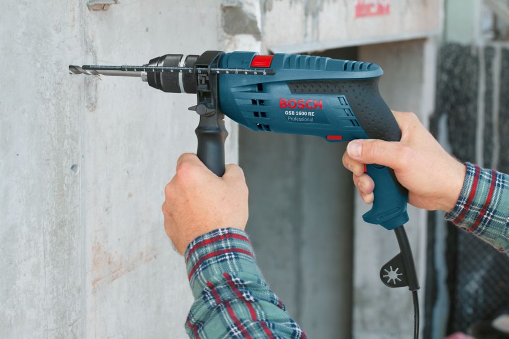 Bosch GSB 1600 RE 701W Electric Percussion Drill 240V