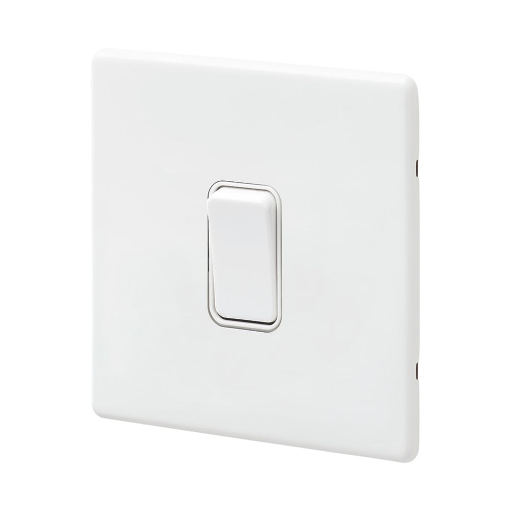 MK Aspect 10AX 1-Gang 2-Way Switch White with Colour-Matched Inserts Reviews