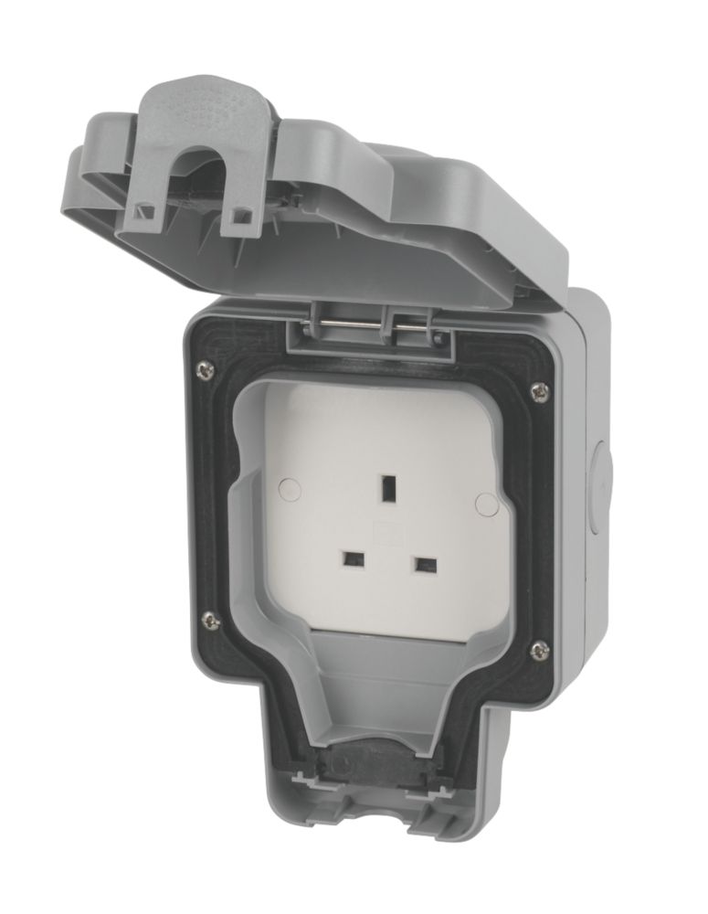 MK Masterseal Plus IP66 13A 1-Gang Weatherproof Outdoor Unswitched Socket Reviews