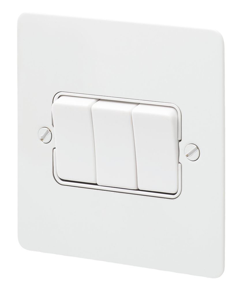 MK Edge 10AX 3-Gang 2-Way Light Switch White with White Inserts Reviews