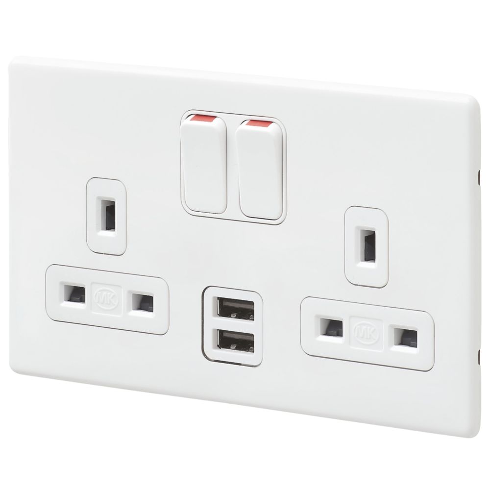 MK Aspect 2-Gang DP 13A Switched Socket + 2A 2-Outlet USB Charger White Reviews