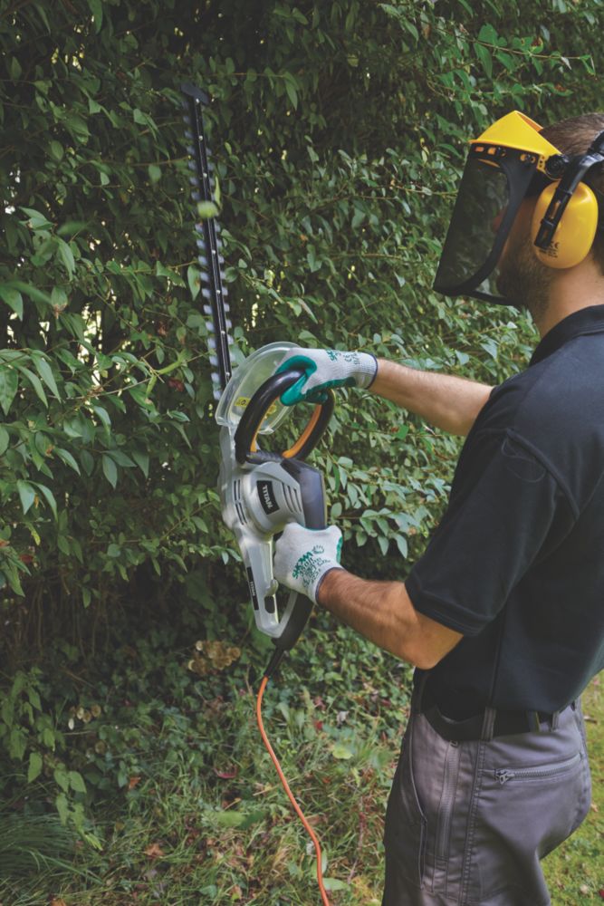 Titan TTB357GHT 60cm 550W 230V Corded Electric Hedge Trimmer