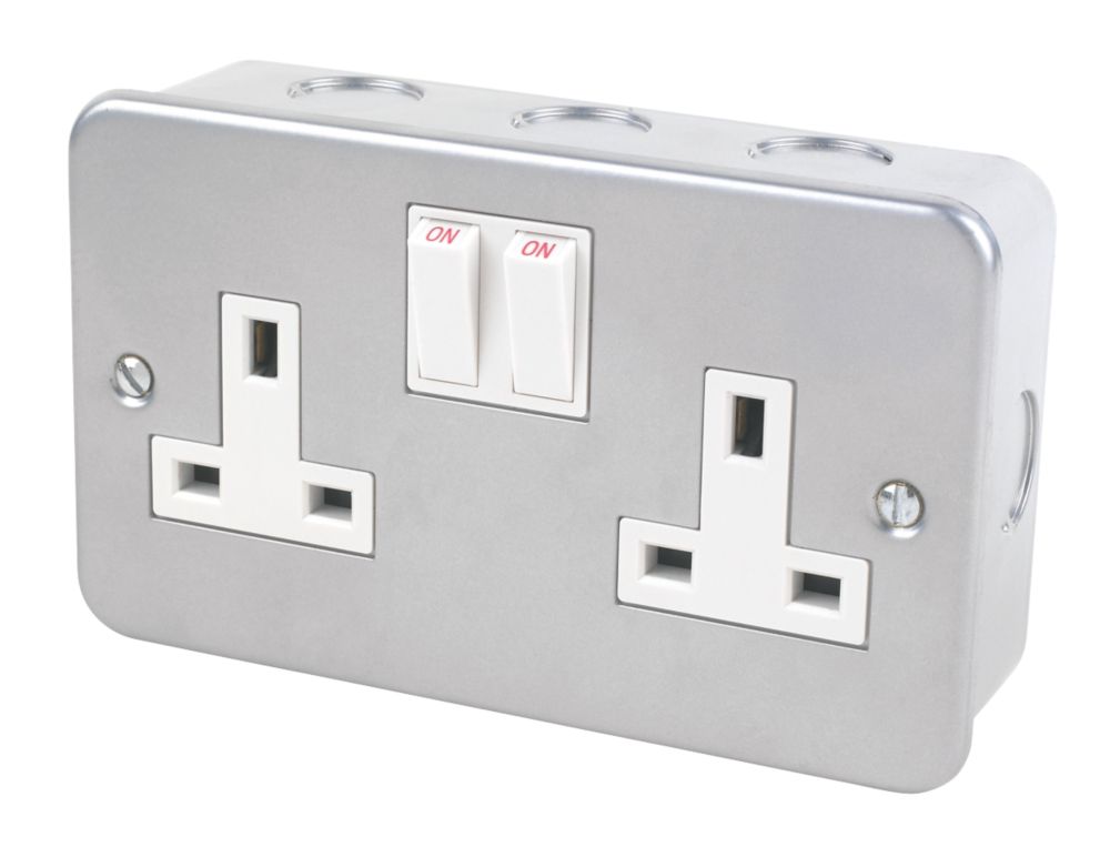 13A 2-Gang SP Switched Metal Clad Socket with White Inserts Reviews