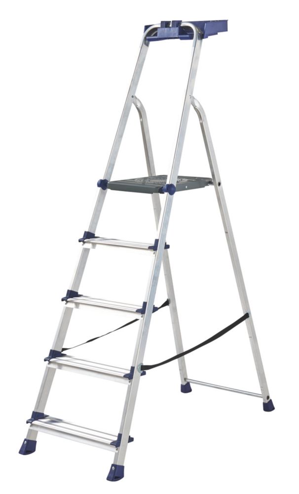 Werner Aluminium 5 Treads Platform Stepladder 1 03m Platform Step Ladders Screwfix Com