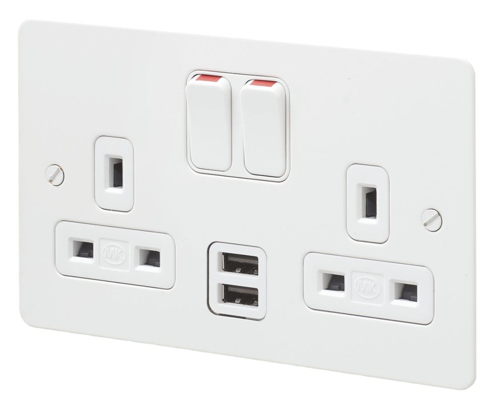 MK Edge 13A 2-Gang DP Switched Socket + 2A 2-Outlet USB Charger White with White Inserts Reviews