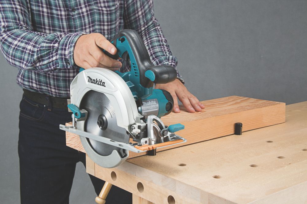 Screwfix makita cordless online circular saw