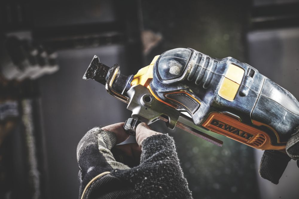 Ripley - MULTIHERRAMIENTA OSCILANTE 20V XR BARETOOL DEWALT DCS356B