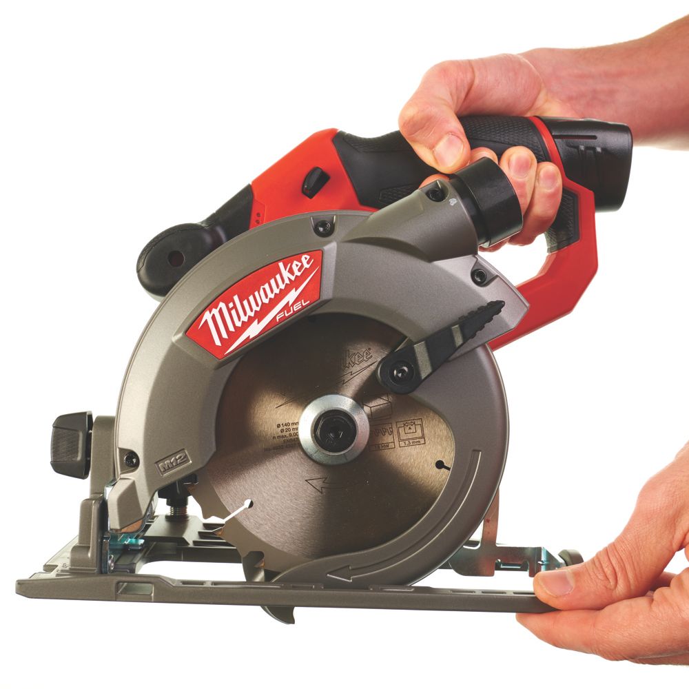 Mini circular saw discount milwaukee