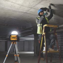 Dewalt tripod deals screwfix