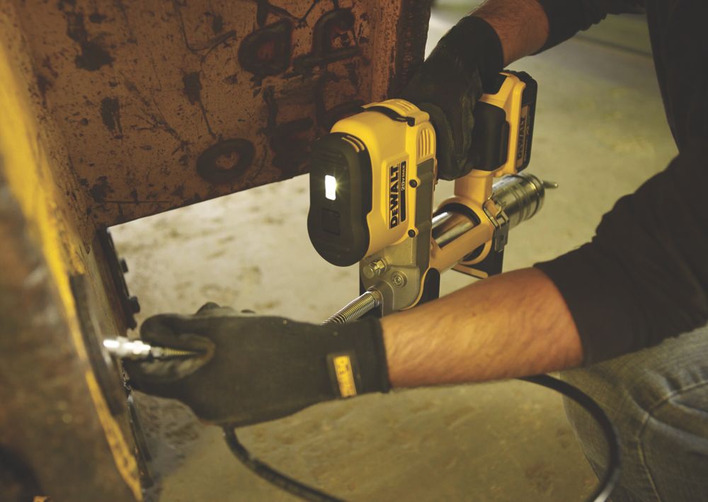 DeWalt DCGG571M1-GB 18V 1 x 4.0Ah Li-Ion XR Cordless Grease Gun