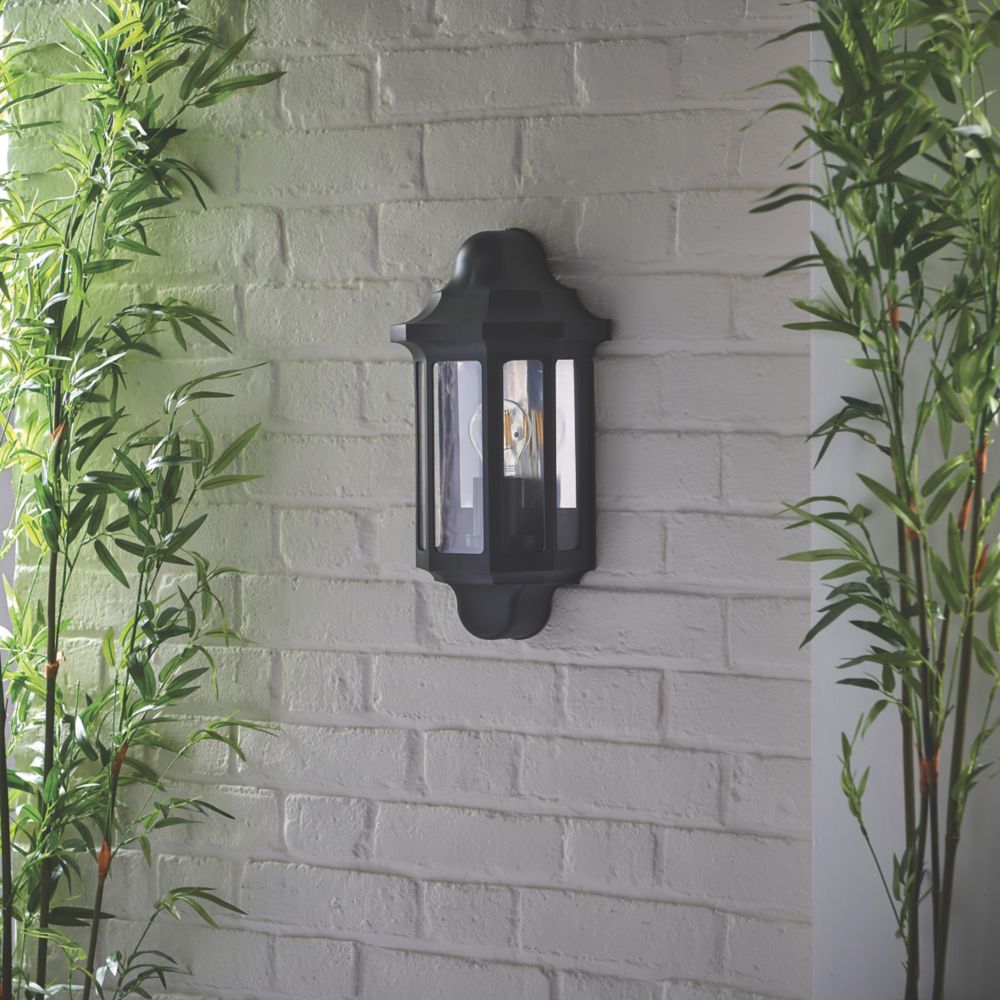 Led half outlet lantern pir