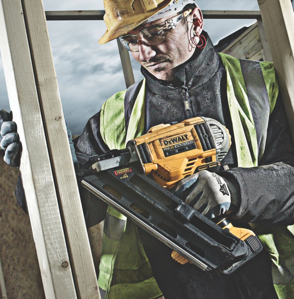 Screwfix dewalt nail discount gun twin pack