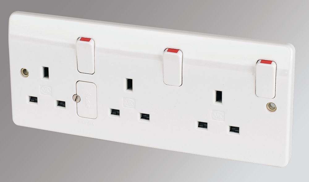 MK Logic Plus 13A 3-Gang DP Switched Plug Socket White - Screwfix