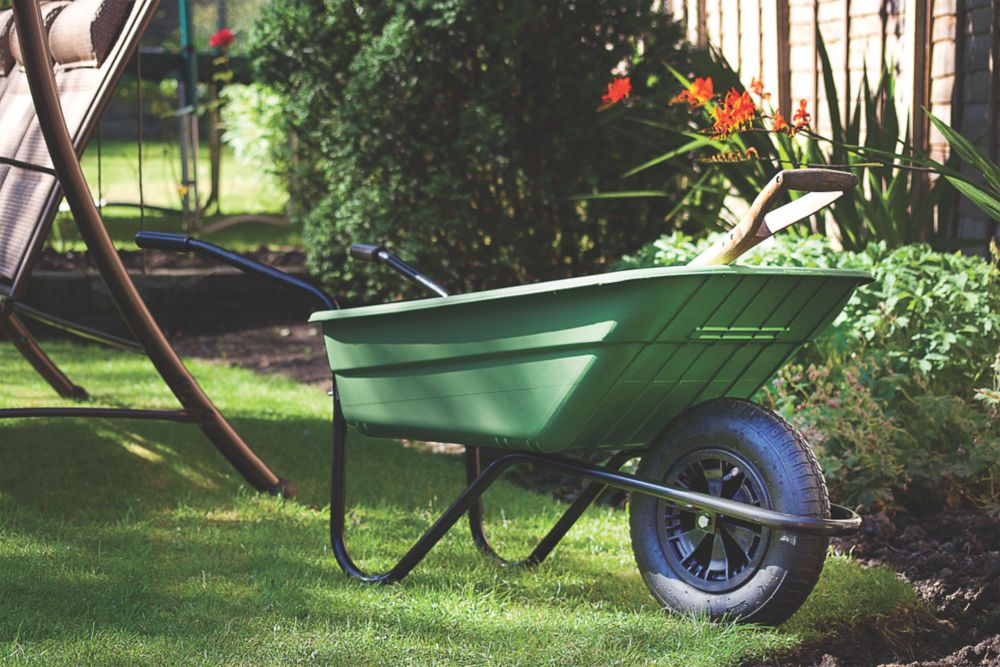 Wheelbarrow shop at screwfix