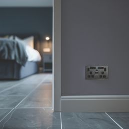 British General Evolve 13A 2-Gang SP Switched Socket With WiFi Extender + 2.1A 10.5W 1-Outlet Type A USB Charger Black Chrome with Black Inserts