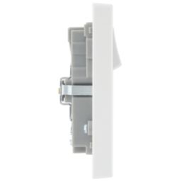 British General 900 Series 13A 2-Gang SP Switched Socket + 3A 22W 2-Outlet Type A & C USB Charger White
