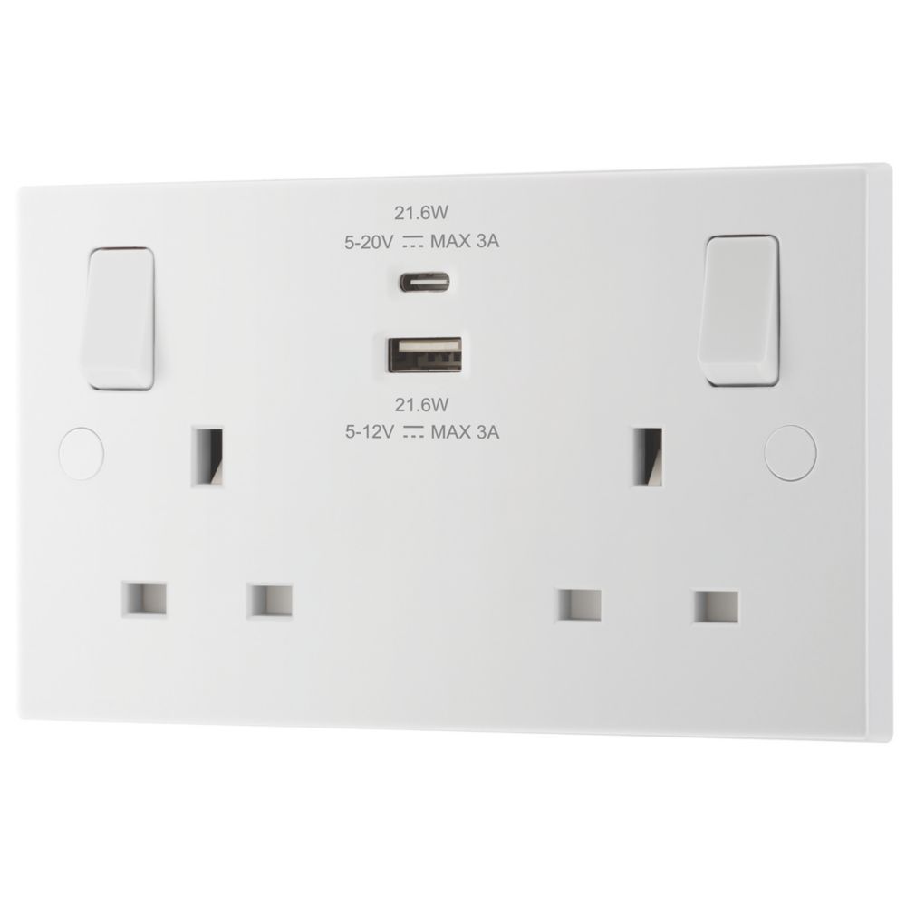 British General 900 Series 13A 2-Gang SP Switched Socket + 3A 22W 2-Outlet Type A & C USB Charger White