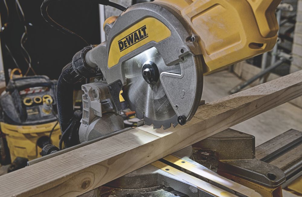 Dewalt chop deals saw screwfix