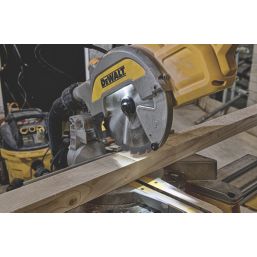 Integrere Gå op og ned at føre DeWalt DWS777-GB 216mm Electric Single-Bevel Sliding XPS Compound Mitre Saw  240V - Screwfix