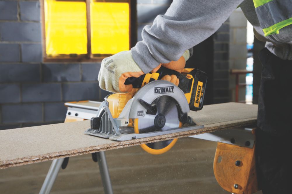 Dewalt cordless best sale rip saw