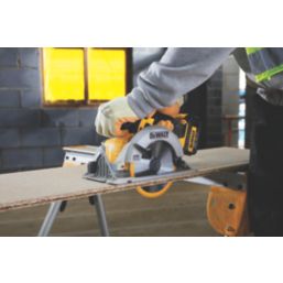 Dewalt compact best sale circular saw screwfix