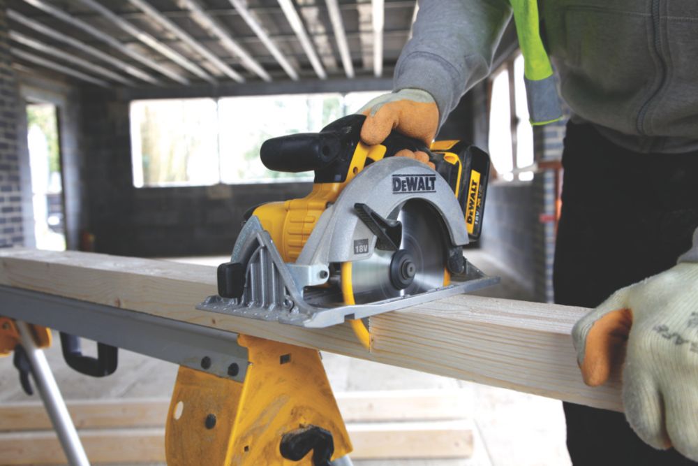 DeWalt DCS391 165mm 18V Li Ion XR Cordless Circular Saw Bare Screwfix