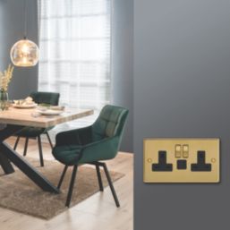 Varilight  13A 2-Gang SP Switched Socket + 3A 45W 2-Outlet Type C USB Charger Polished Brass with Black Inserts