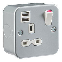 Knightsbridge  13A 1-Gang SP Switched Metal Clad Socket + 2.4A 12W 2-Outlet Type A USB Charger with White Inserts