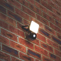 Brackenheath iSpot G3 Frameless Indoor & Outdoor LED Floodlight With PIR Sensor Black 10W 1100lm