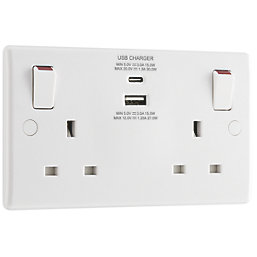 British General 800 Series 13A 2-Gang SP Switched Socket + 3A 2-Outlet Type A & C USB Charger White