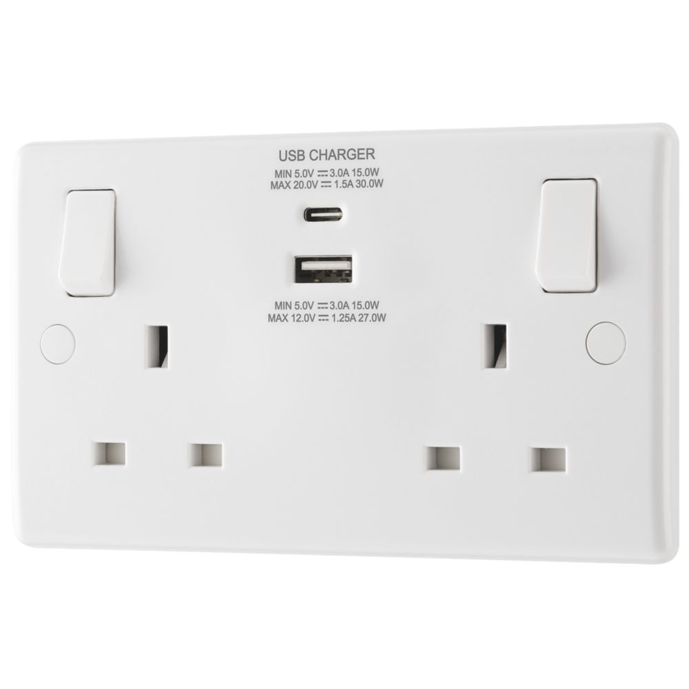 British General 800 Series 13A 2-Gang SP Switched Socket + 3A 30W 2-Outlet Type A & C USB Charger White