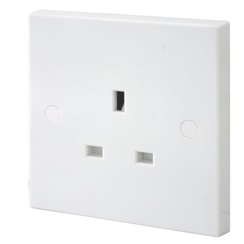 British General 900 Series 13A 1-Gang Unswitched Plug Socket White