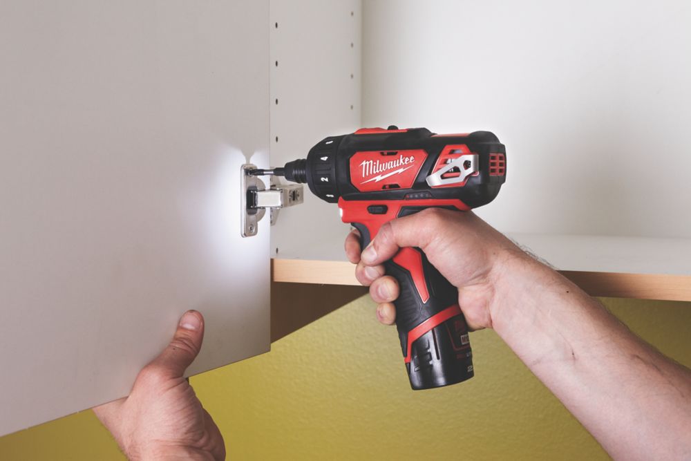 Milwaukee M12 BD 202C 12V 2 x 2.0Ah Li Ion RedLithium Cordless