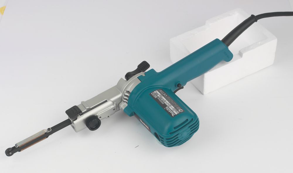 Screwfix makita 2025 belt sander