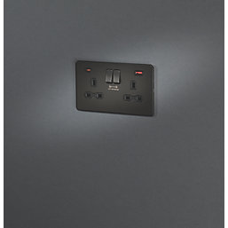 Knightsbridge  13A 2-Gang DP Switched Socket + 4.0A 2-Outlet Type A & C USB Charger Smoked Bronze with Black Inserts