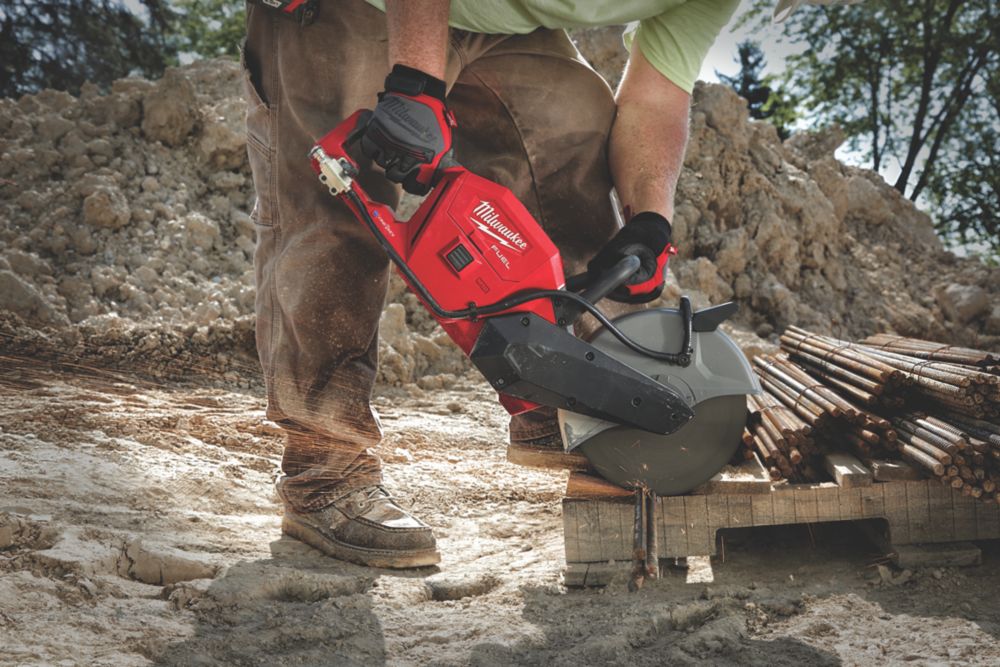 Milwaukee m18 deals cut off tool