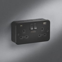 Knightsbridge  13A 2-Gang SP Switched Metal Clad Socket + 5A 20W 2-Outlet Type A & C USB Charger with Black Inserts