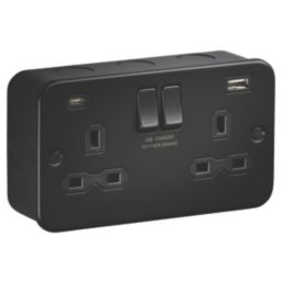 Knightsbridge  13A 2-Gang SP Switched Metal Clad Socket + 5A 20W 2-Outlet Type A & C USB Charger with Black Inserts