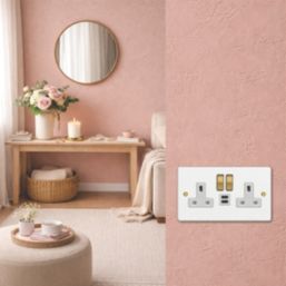 Varilight  13A 2-Gang SP Switched Socket + 3A 45W 2-Outlet Type C USB Charger Chalk White with White Inserts