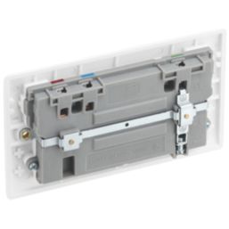 British General 800 Series 13A 2-Gang SP Switched Socket + 3A 22W 2-Outlet Type A & C USB Charger White