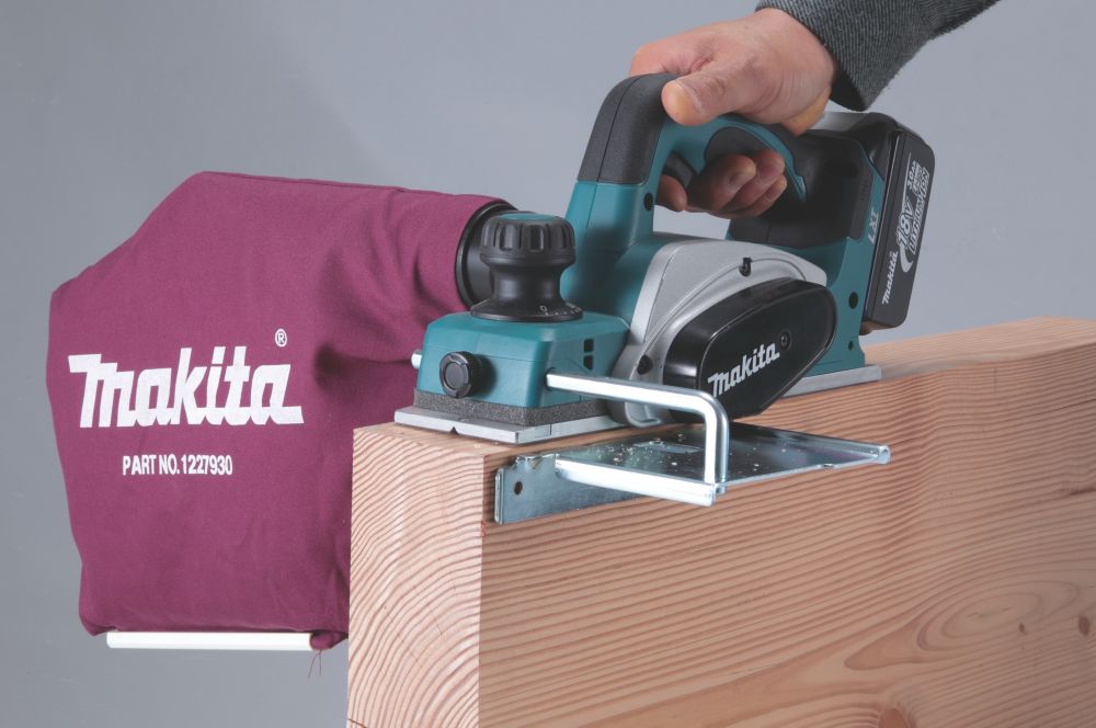 Makita store planer 18v