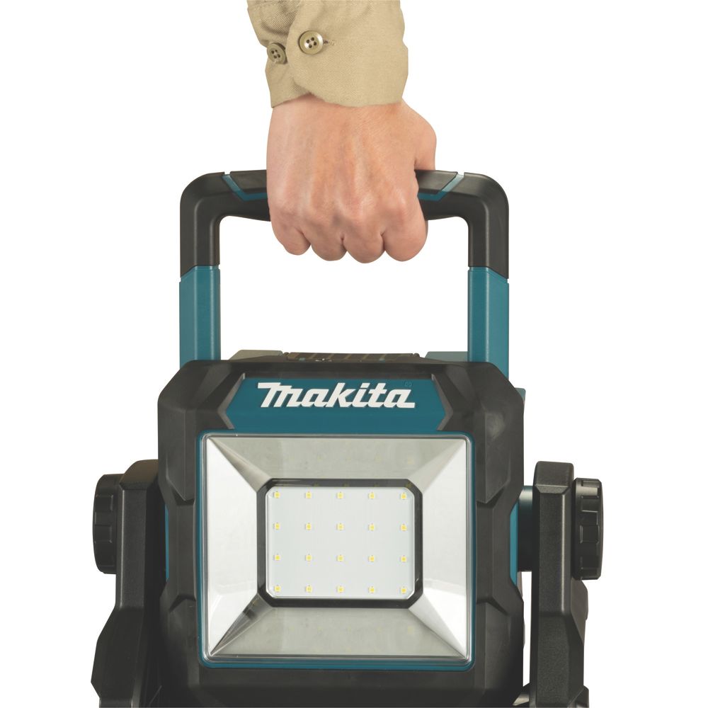 Screwfix makita light sale