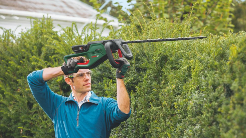 Qualcast 18v deals cordless hedge trimmer