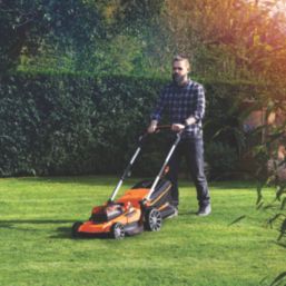 LawnMaster CLMF4846A-1-01 48V 2 x 4.0Ah Lithium MX Brushless Cordless 46cm Rotary Lawn Mower