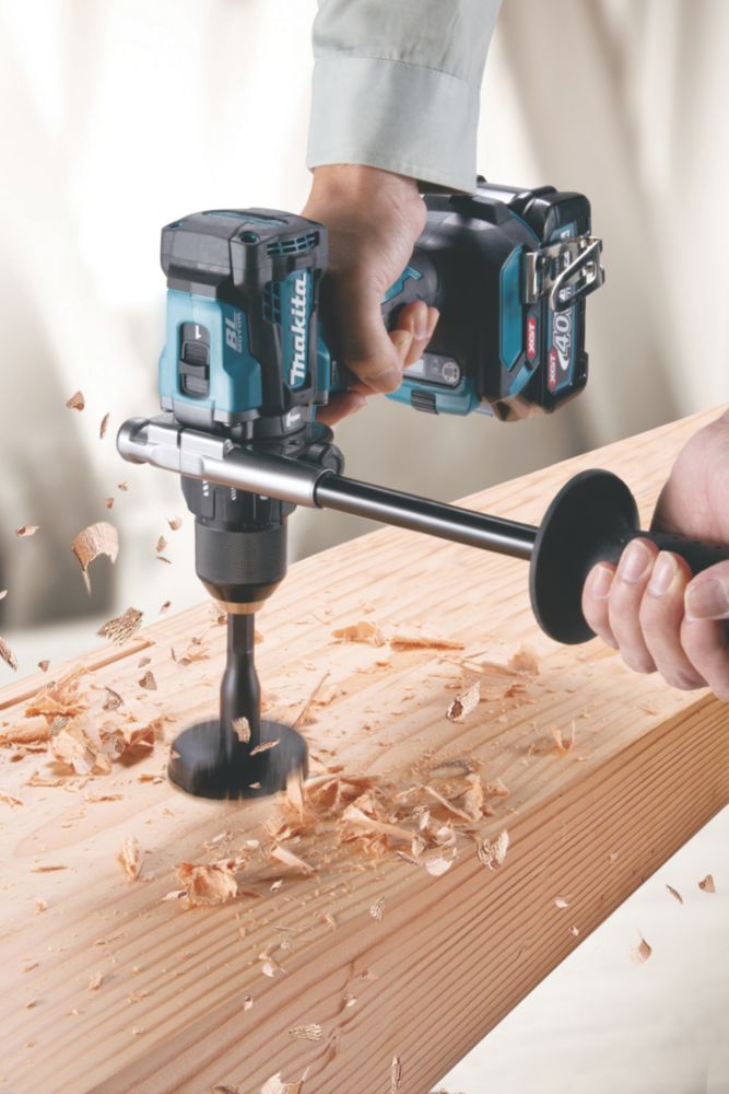 Makita brushless combi discount drill metal chuck